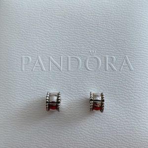 2 Pandora Clips